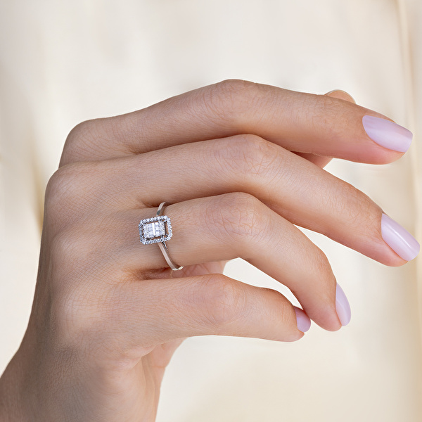 0,16 Karat Pırlanta Baget Yüzük