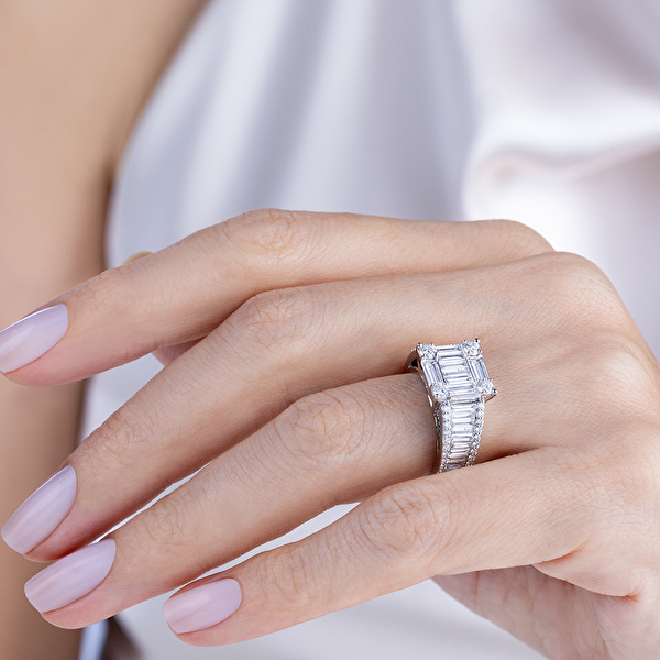 2.05 Karat Pırlanta Baget Yüzük