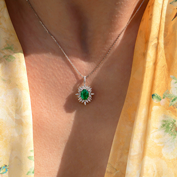 1,36 Karat Pırlanta Zümrüt Kolye Ddiamond