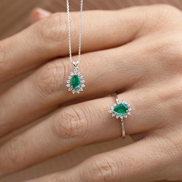 0,30 Karat Pırlanta Zümrüt Yüzük Ddiamond