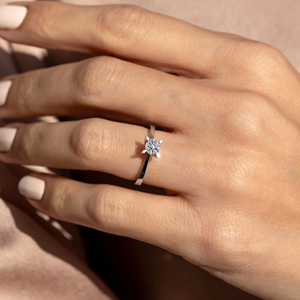 0,45 Karat Tektaş Pırlanta Yüzük Ddiamond