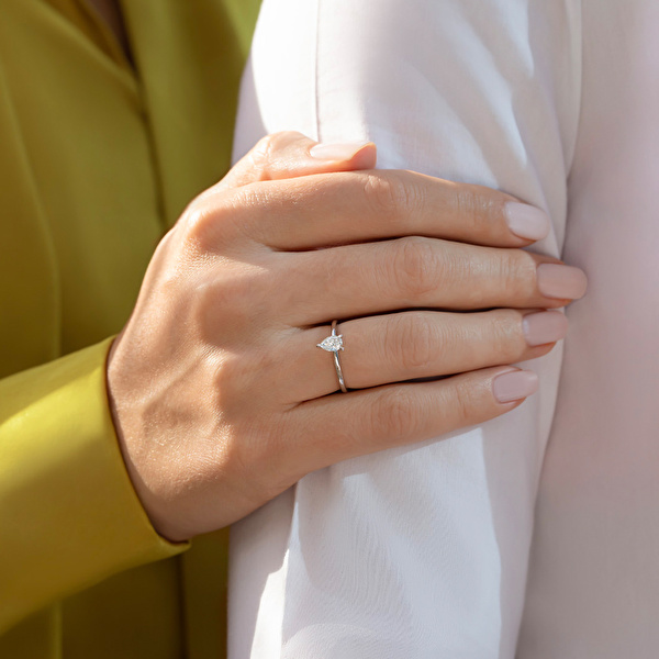 0,41 Karat Damla Tektaş Pırlanta Yüzük