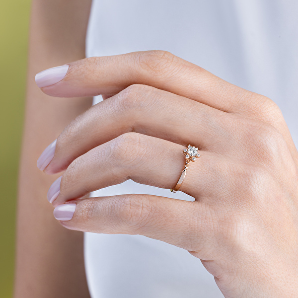 0,26  Karat Lotus Tektaş Pırlanta Yüzük