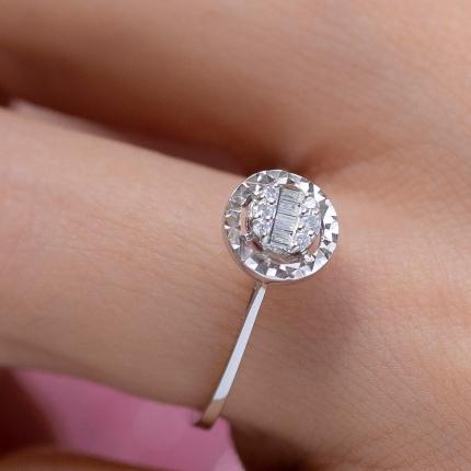 0,09 Karat Pırlanta Baget Yüzük