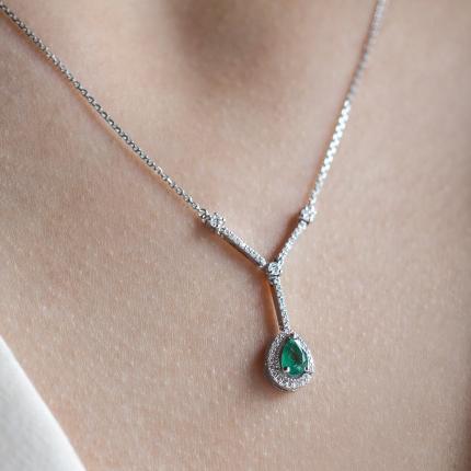 0,63 Karat Pırlanta Zümrüt Kolye